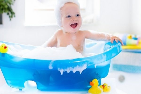 Baby-Bathtime-Frezyderm-min-1200x900